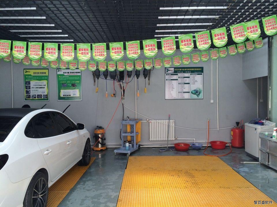 开个小型汽车快修养护店需要多少资金投入？